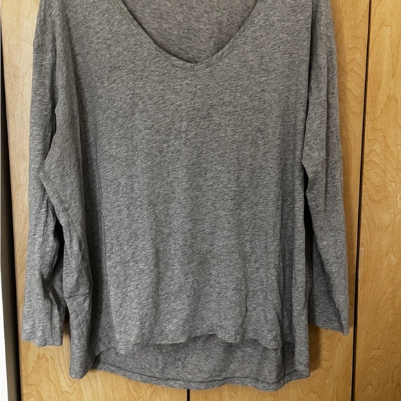lululemon athletica Gray Long Sleeve Tee - Picture 1 of 5